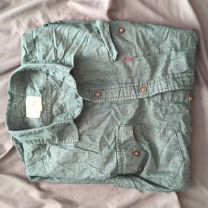 Levi's button down Tee